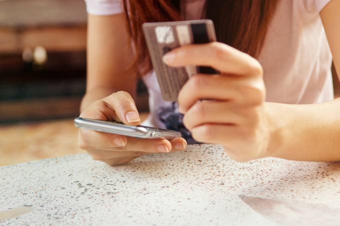 Cartões: empréstimos que não utilizam os bens adquiridos como garantia devem ser informados na ficha “Dívidas e Ônus Reais” (Foto/Thinkstock)